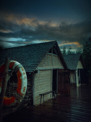 Fischerhütte an einem Steg