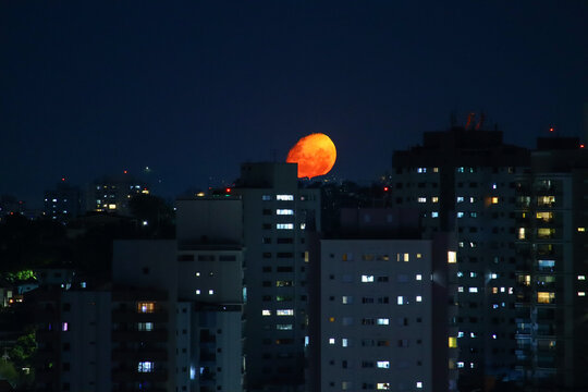 Lua na cidade