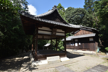 Fototapeta premium 蝉丸神社 拝殿と社務所 滋賀県大津市