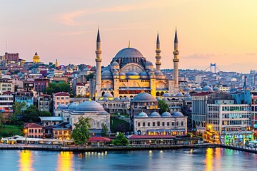 Fototapeta premium Beautiful Ottoman Mosque at Sunset Overlooking the Golden Horn in Istanbul, Turkey with Reflections on the Water and Colorful Sky