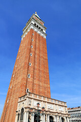 Le campanile Saint Marc, sur la place du même nom, face au palais ducal, à Venise.