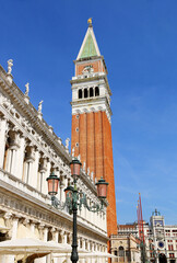 Le campanile Saint Marc, sur la place du même nom, face au palais ducal, à Venise.