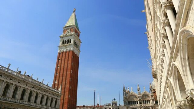 Le campanile Saint Marc, sur la place du m&ecirc;me nom, face au palais ducal, &agrave; Venise.