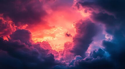 Obraz premium Dramatic Sunset Clouds with Colorful Hues and Illuminous Light