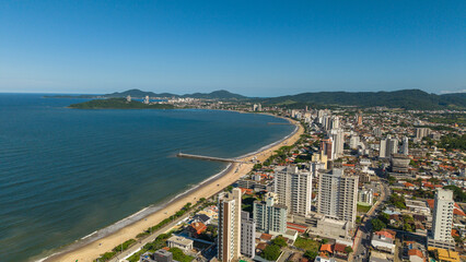 Fototapeta premium Aerial photograph of Balneário Piçarras, Santa Catarina, Brazil, with a view of Penha Beach in the background.