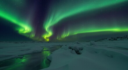 Naklejka premium Aurora Borealis Over Frozen Landscape with Green Light Reflection