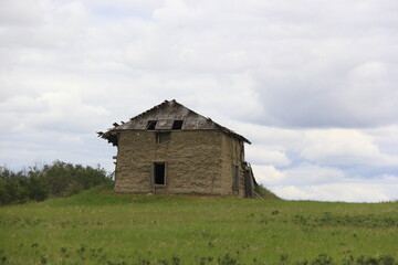 Obraz premium Saskatchewan Scenery - Surprised Mud House