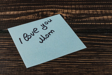 Love and gratitude to mom on a blue sticky note