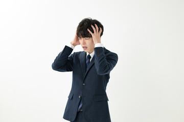 悩む男性