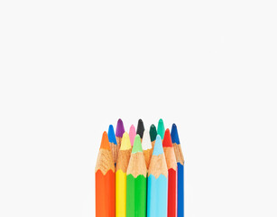 カラフルな色鉛筆