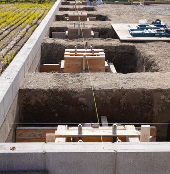 ガレージ建設用の基礎工事　建築面積30坪のガレージ用独立基礎工事