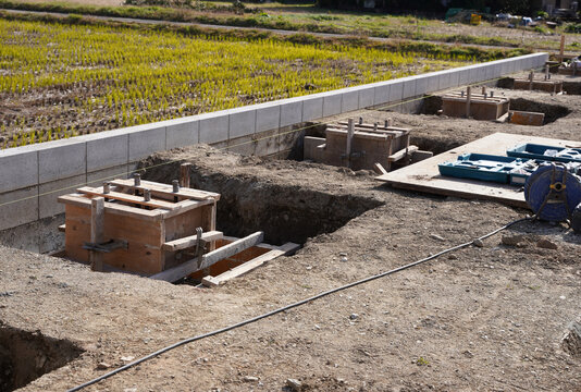 ガレージ建設用の基礎工事　建築面積30坪のガレージ用独立基礎工事