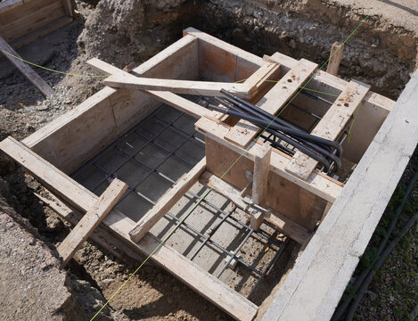 ガレージ建設用の基礎工事　建築面積30坪のガレージ用独立基礎工事