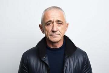 Obraz premium Portrait of a senior man in a leather jacket looking at the camera.