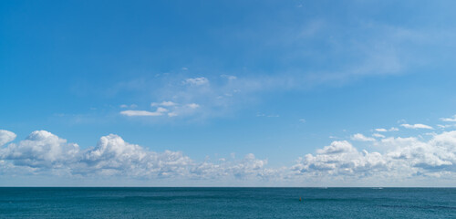 青い空と青い海