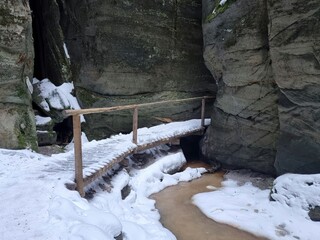 Passage through the gorge and cave in Adrspach-Teplice Rocks