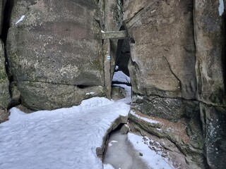 Passage through the gorge and cave in Adrspach-Teplice Rocks