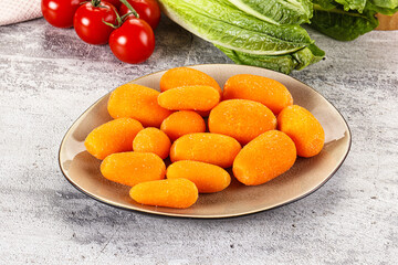 Small baby mini organic carrot