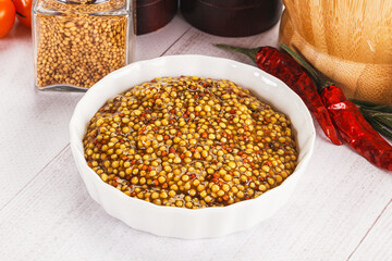Spicy mustard sauce with seeds