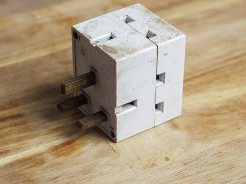 UK three pin electric plug adapter