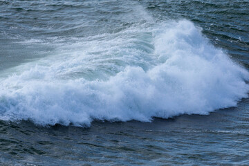 北海道　冬の霧多布岬の荒波