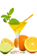 Lemoniada cytrynowo pomarańczowa w kieliszku, kolorowy drink ze słomką  © Paweł Kacperek