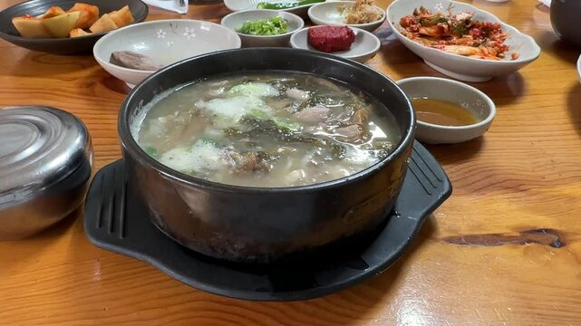 뚝배기에 담긴 순대국