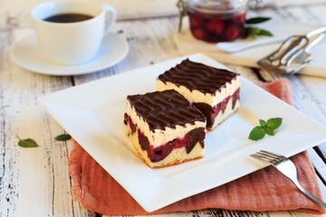 zwei stück Donauwellen Kuchen zum Kaffee