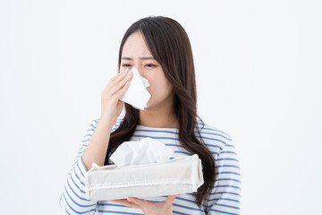 花粉症の若い女性