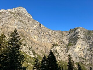 Rocky alpine peaks above Lake Melchsee or Melch Lake in the Uri Alps mountain massif, Kerns - Canton of Obwalden, Switzerland (Kanton Obwald, Schweiz)