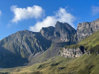 Rocky alpine peaks above Lake Melchsee or Melch Lake in the Uri Alps mountain massif, Kerns - Canton of Obwalden, Switzerland (Kanton Obwald, Schweiz)