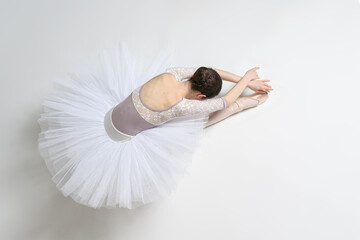 Prima Ballerina im weißen Tutu 