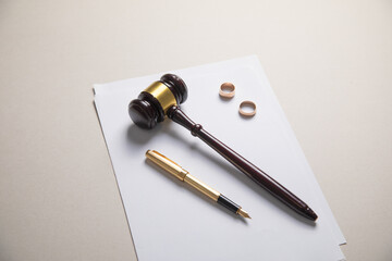 Fototapeta premium Judge gavel, documents and wedding rings. Divorce