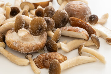 冷凍きのこ　冷凍した椎茸としめじ