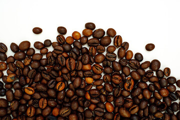 Obraz premium Coffee beans on a white background. Close-up. Space for text