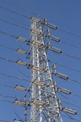 青空背景の送電線