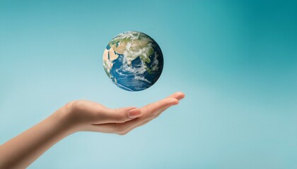 거대한 손 위에 떠 있는 작은 지구