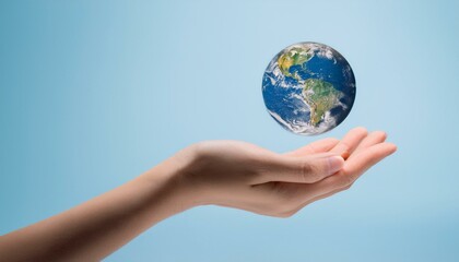 거대한 손 위에 떠 있는 작은 지구