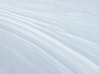 Obraz premium white abstract background of close-up natural snow texture. snow pattern. snow surface. nature pattern. abstract nature. linear pattern