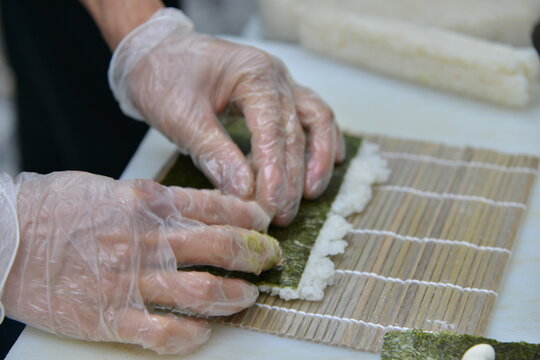 fabrication, découpé de sushis
