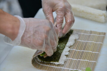 fabrication, découpé de sushis