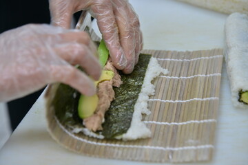 fabrication, découpé de sushis