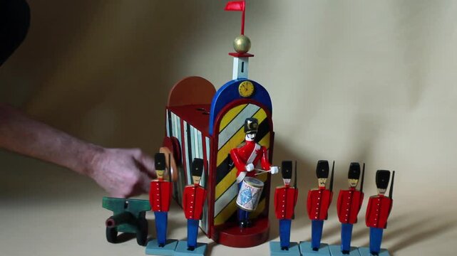 drummer and the brave guards automaton