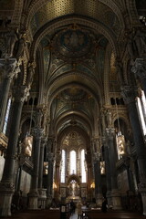 Fototapeta premium Stunning Interiors of Lyon Cathedral – Gothic Architecture and Sacred Beauty
