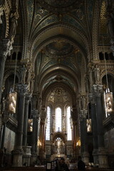 Fototapeta premium Stunning Interiors of Lyon Cathedral – Gothic Architecture and Sacred Beauty