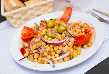 Spanish salad with chickpeas, cod and vegetables - empedrado garbanzos