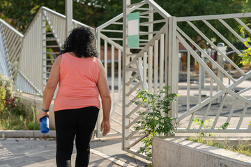 Woman walking in to an outdoor city gym