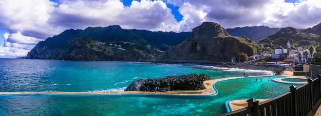 Fotobehang beautiful scenery of Madeira island, natural swimming pools of charming Porto da Cruz village. Popular tourist resort in Portugal. © Freesurf