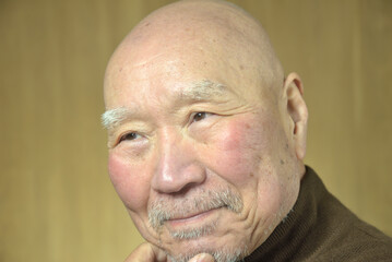髭面の老人の笑顔