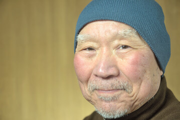 髭面の老人の笑顔